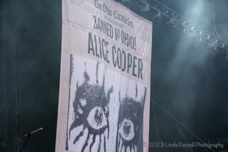 The Stadium Tour, Con't with Alice Cooper, Def Leppard and Motley Crue8.8